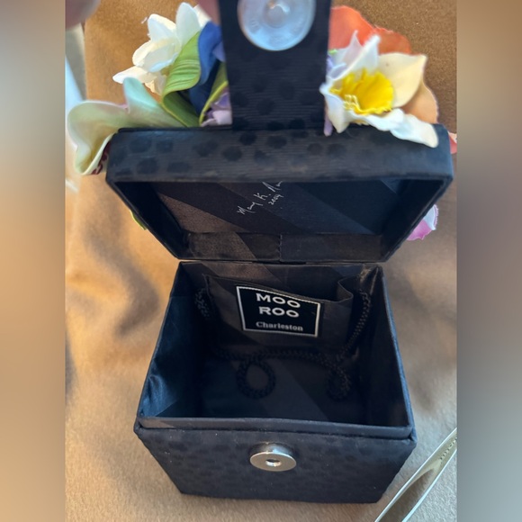 NWOT Moo Roo Floral Statement Bag - Picture 3 of 8